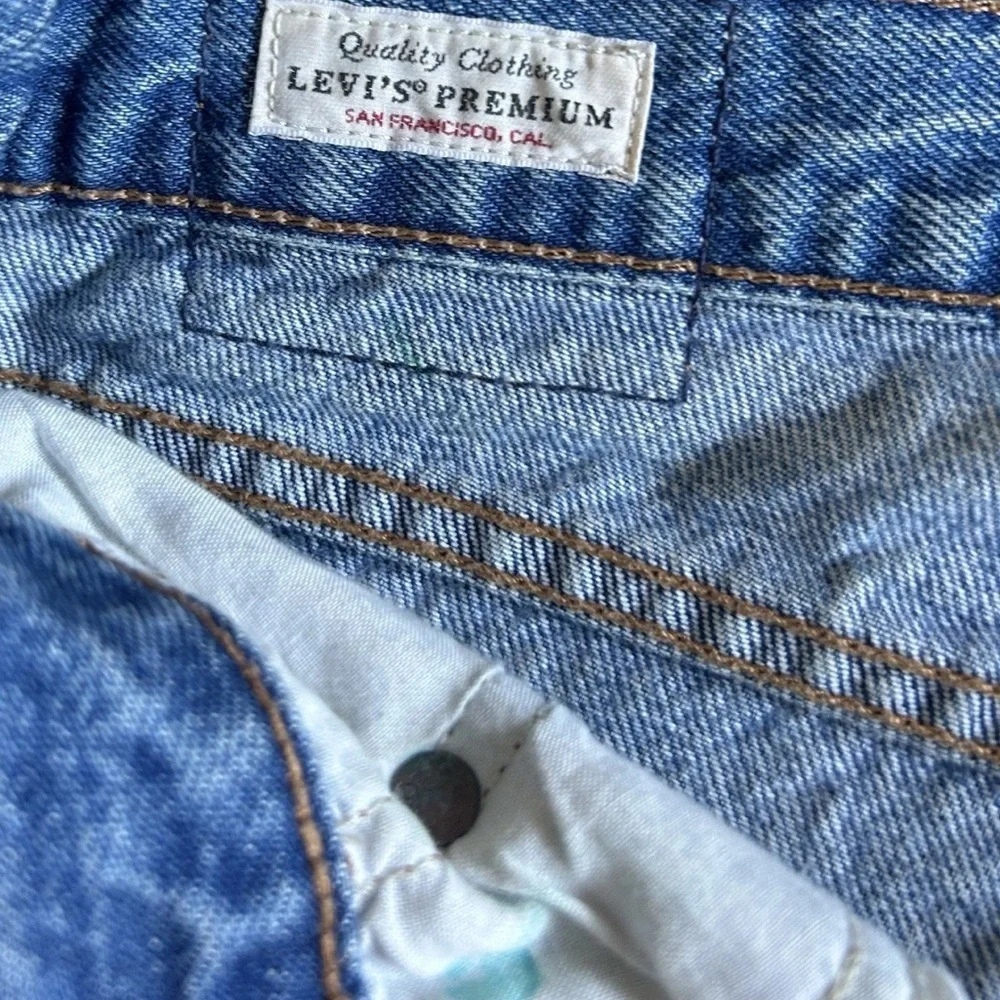 Levi’s Premium Wedgie Raw Hem Button Fly High Rise Straight Leg Jeans Size 27